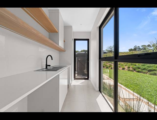 4 BEDROOM HOUSE FOR SALE IN SHEFFIELD BEACH